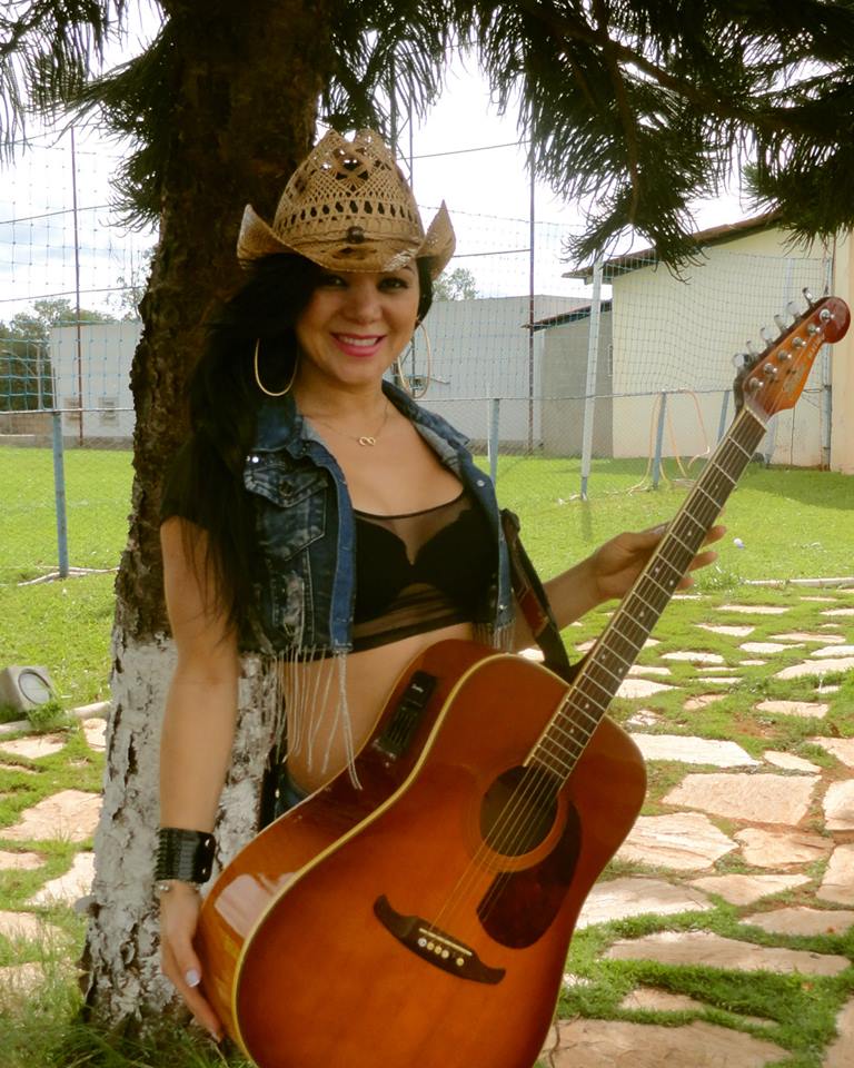 Braziliaanse gitariste en zangeres